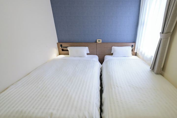 Room 13 of 83