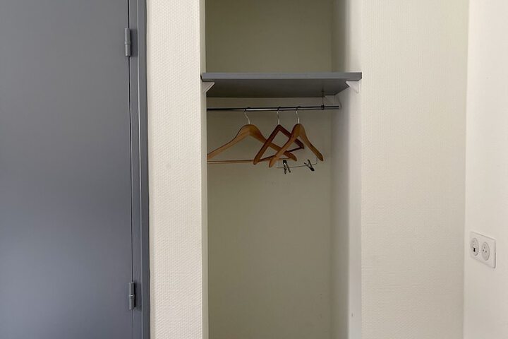Room 12 of 27