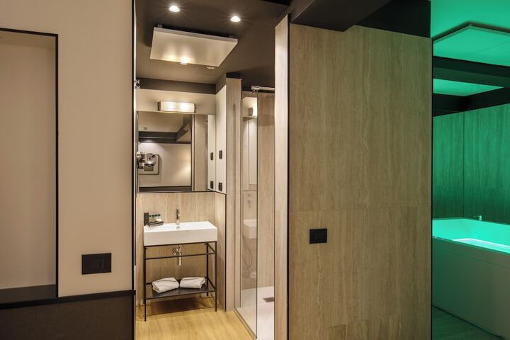 Room 17 of 23