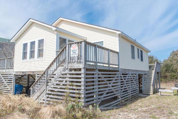 Bowen. Hot Tub Pets OK, Well Maintained, Short Walk to Beach, WiFi in Duck, NC
