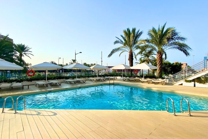 Hotel with Pool