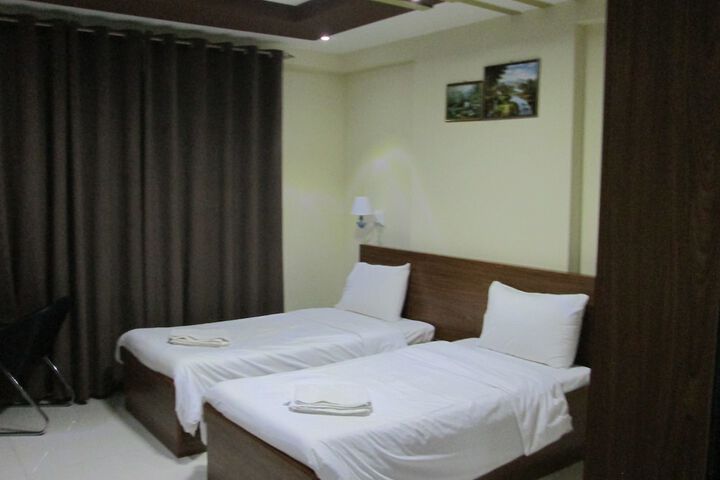Room 11 of 13
