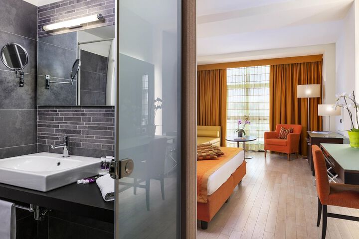 Room 12 of 72