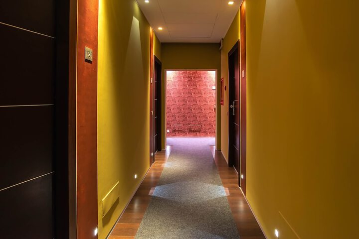 Ballroom/Hall 49 of 50