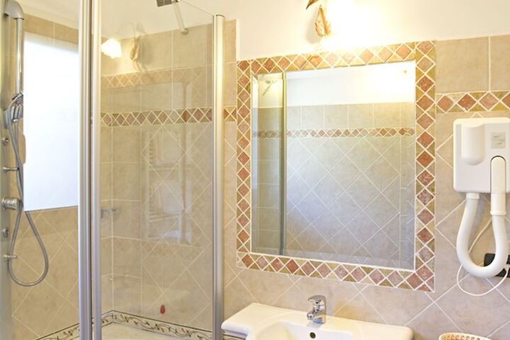 Room 11 of 31