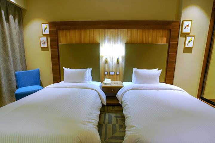 Room 9 of 18
