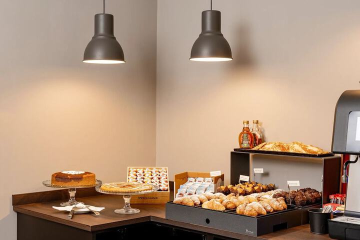 Breakfast/Coffee Service 70 of 76