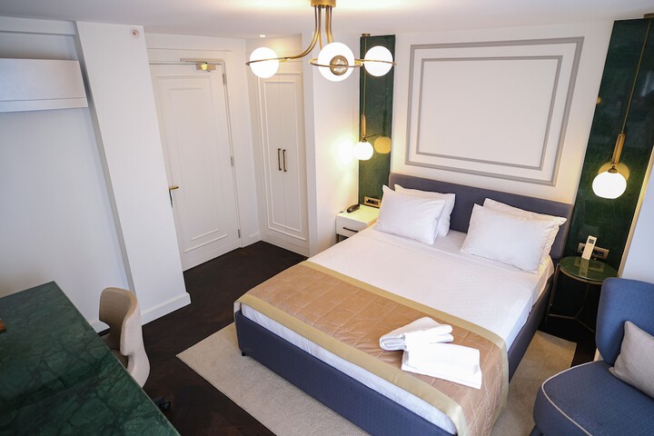 Room 25 of 86
