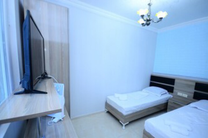 Room 12 of 37