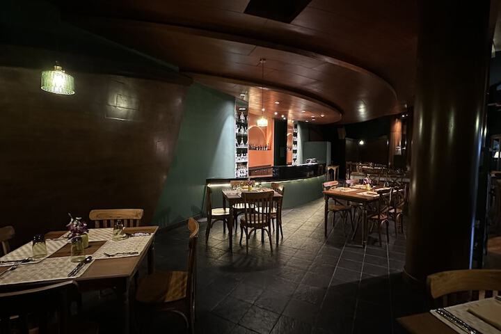 Dining 102 of 141