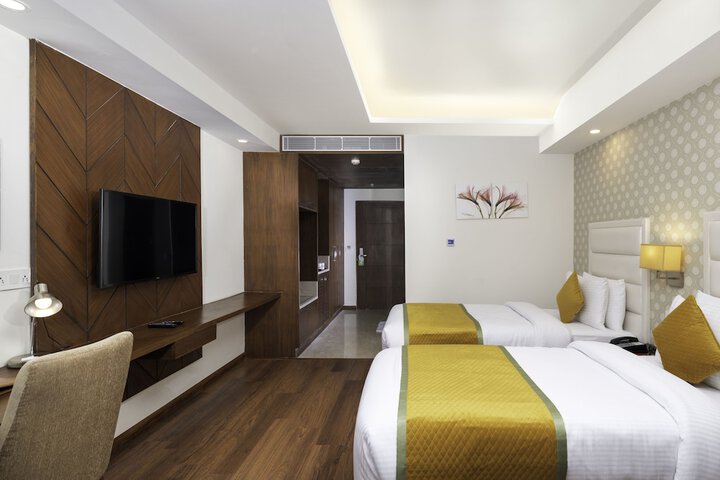 Room 12 of 48