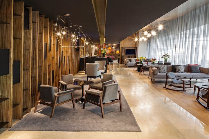 Entrance & Lobby