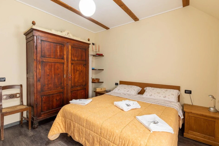 Room 5 of 17