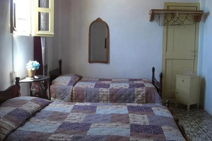 Room 4 of 7