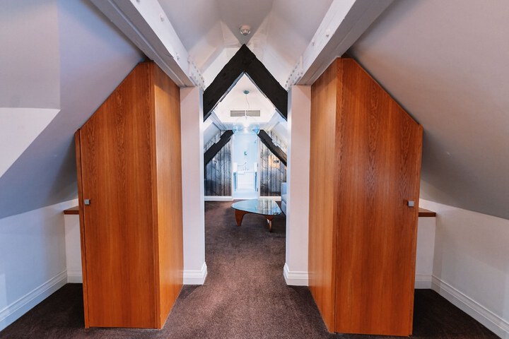 Room 8 of 178