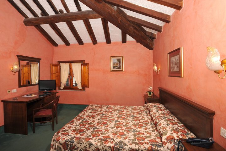 Room 7 of 48