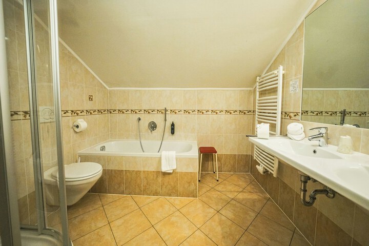 Room 20 of 85