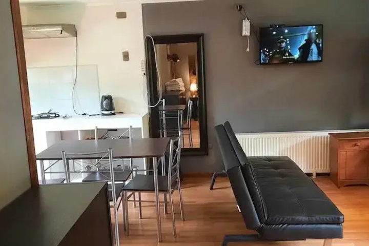 Room 4 of 16