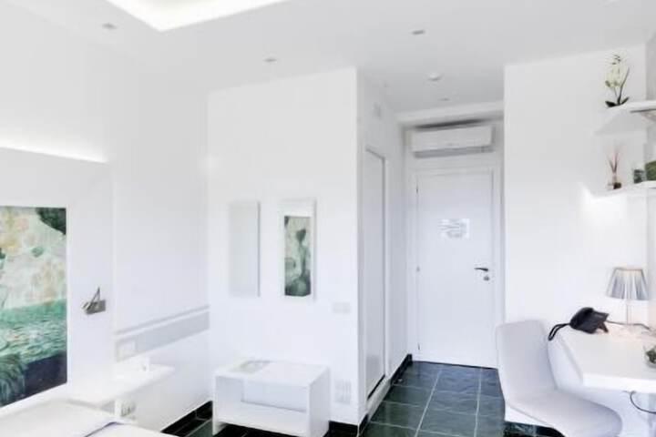 Room 8 of 32
