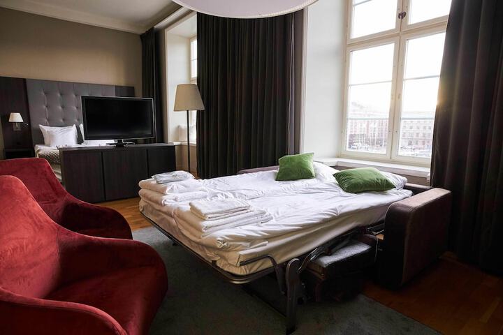 Room 9 of 105