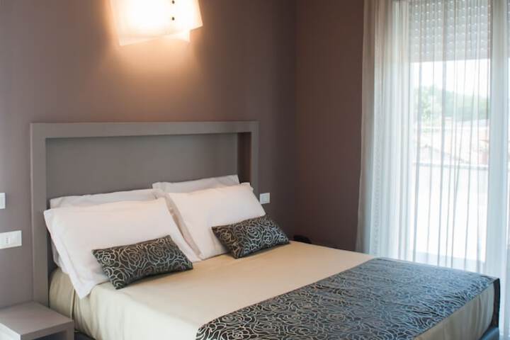 Room 32 of 121