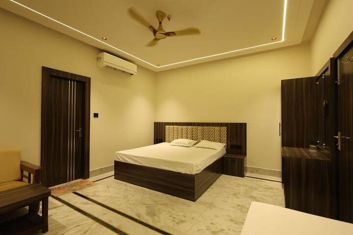 Room 17 of 23