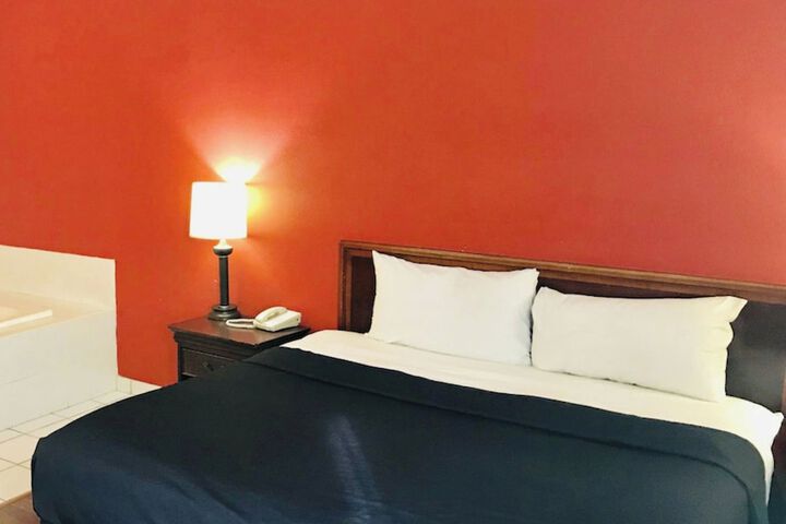 1 King Bed (1 of 21)