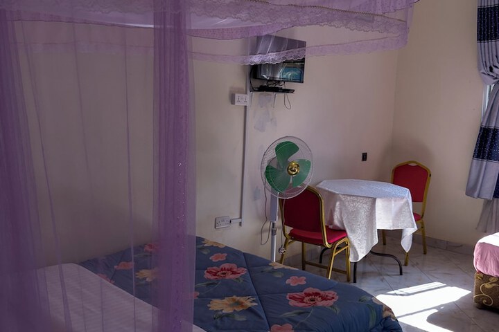 Room 7 of 28