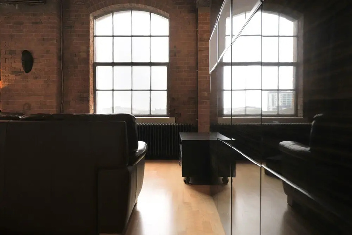 Quirky 1 Bedroom Warehouse Flat With Balcony