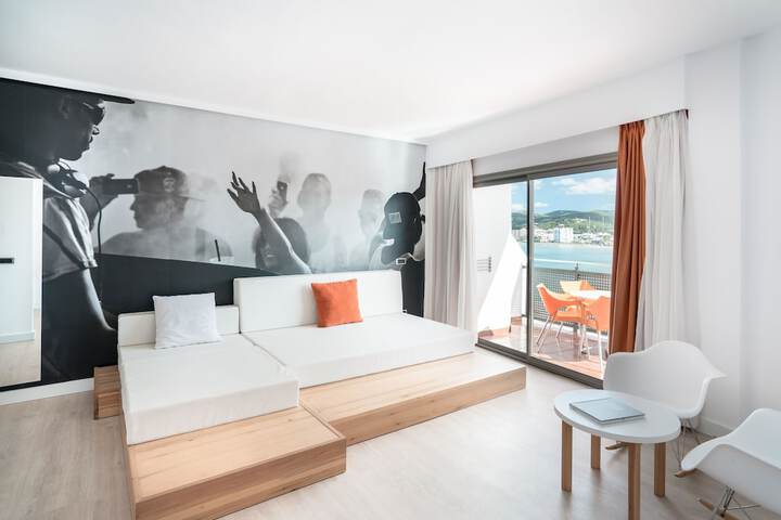 Room 22 of 62