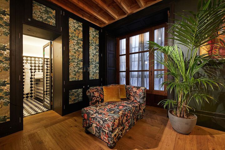 Room 98 of 397
