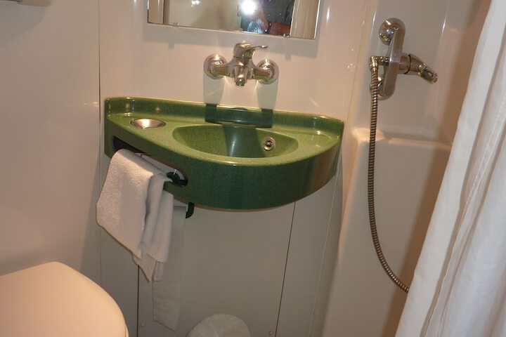 Room 15 of 33