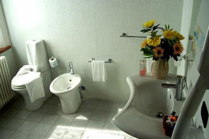 Room 33 of 68