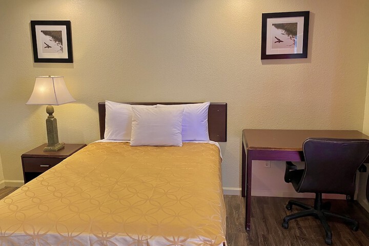 Room 13 of 31