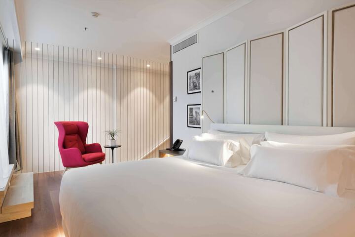 Room 15 of 82