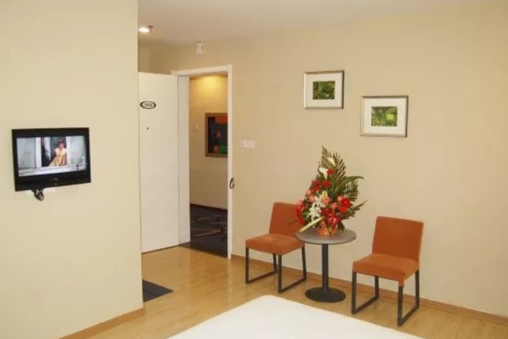 Room 5 of 25