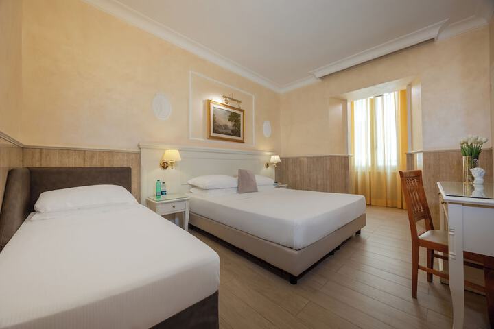 Room 42 of 100