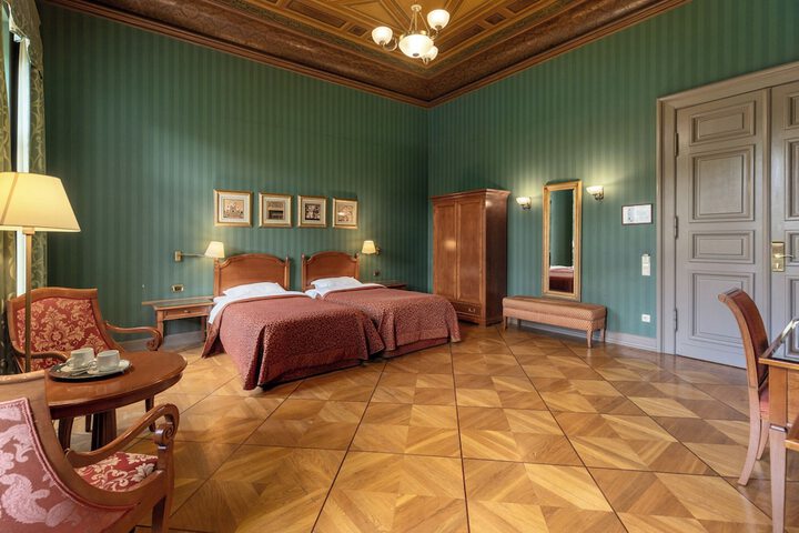 Room 5 of 75