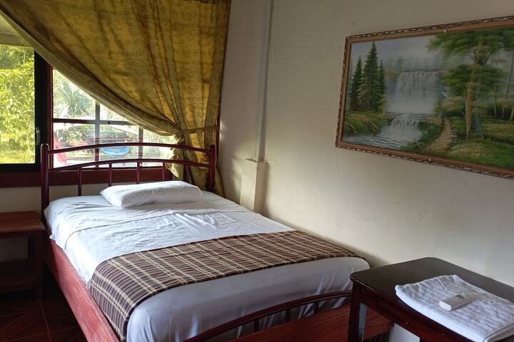 Room 13 of 114