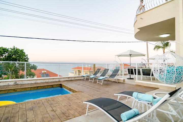 Sundeck 49 of 53