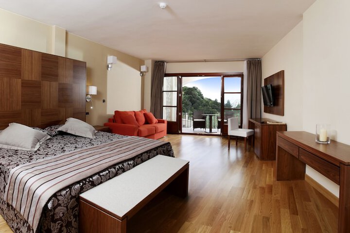 Room 10 of 72