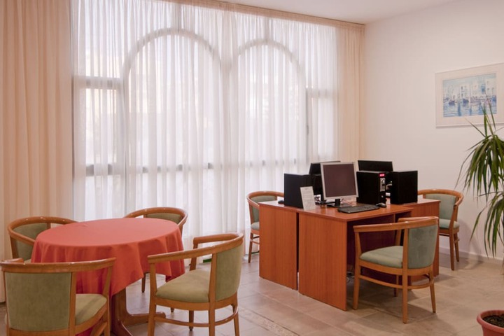 Meeting facility