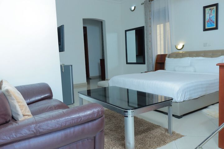 Room 43 of 182