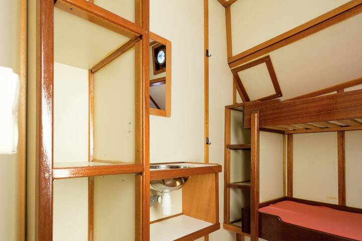Room 10 of 40