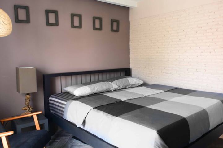 Room 17 of 102