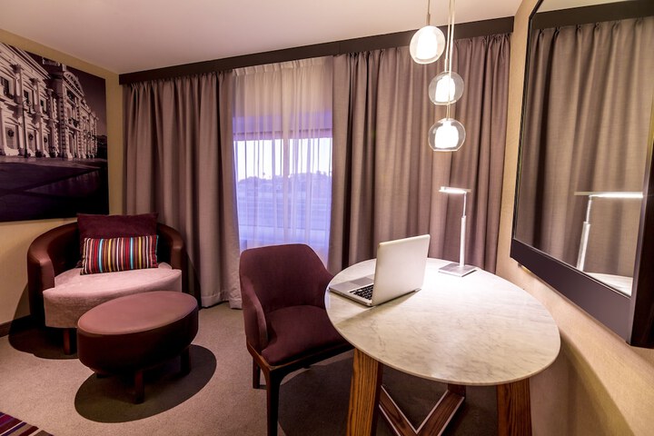 Room 15 of 44