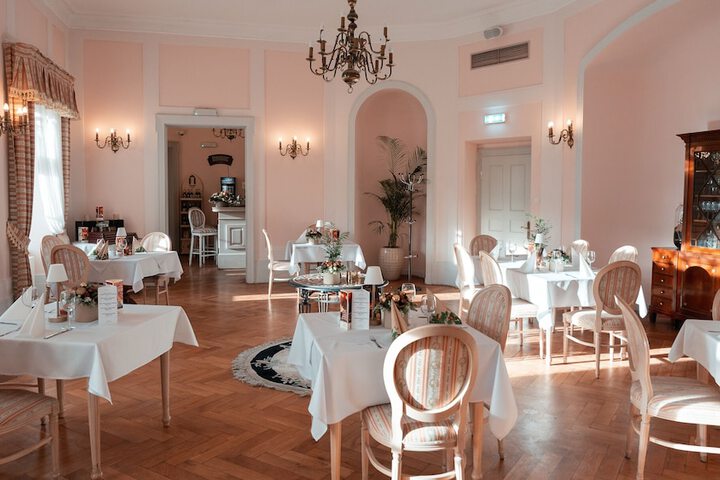 Dining 106 of 130