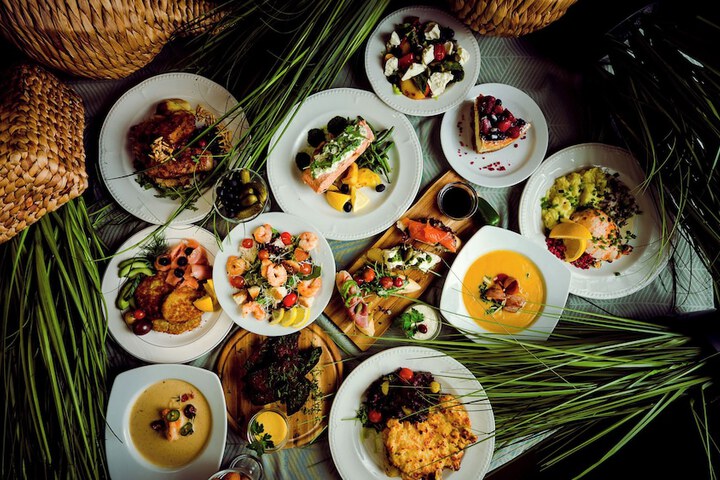 Dining 44 of 58