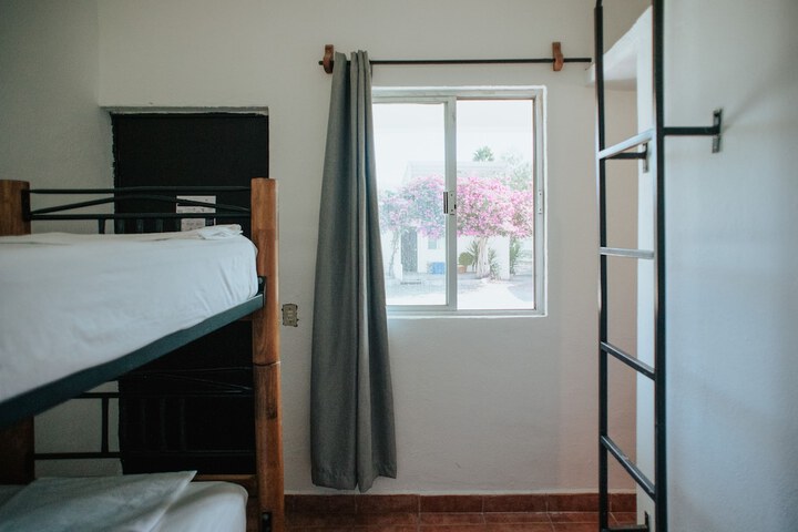 Room 9 of 106