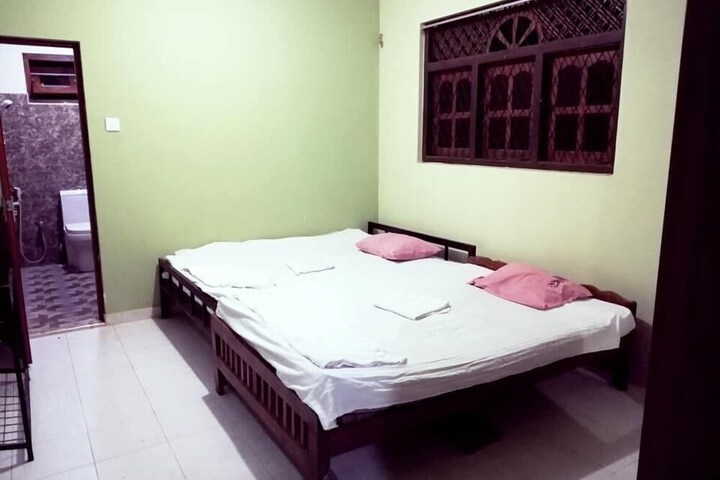 Room 4 of 6
